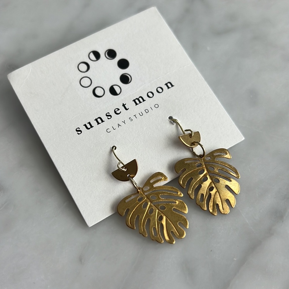 🌼HANDMADE🌼 Brass Monstera Leaf Earrings, Small